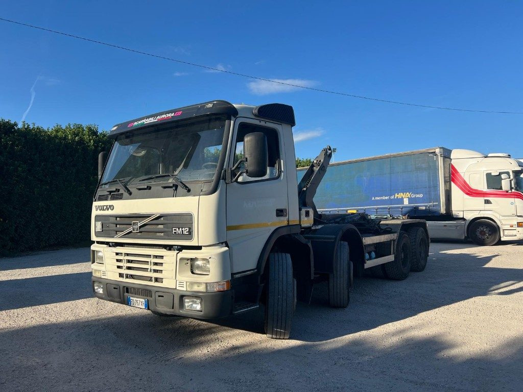 VOLVO FM12 SCARRABILE - Hákový nosič kontajnerov: obrázok 1 VOLVO FM12 SCARRABILE - Hákový nosič kontajnerov: obrázok 1