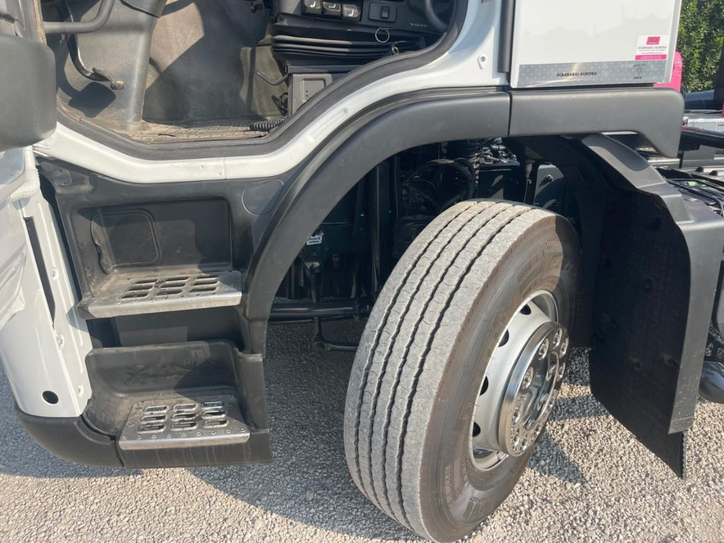 VOLVO FM9 SCARRABILE - Hákový nosič kontajnerov: obrázok 3 VOLVO FM9 SCARRABILE - Hákový nosič kontajnerov: obrázok 3