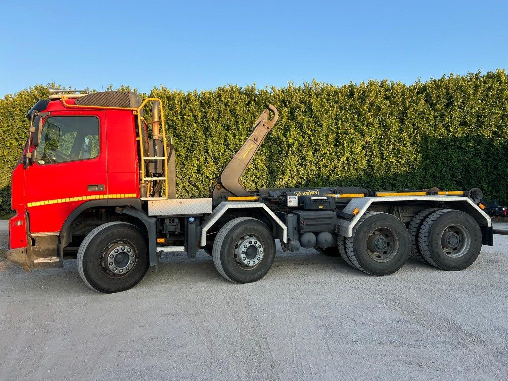 VOLVO FMX460 SCARRABILE 8X4 - Hákový nosič kontajnerov: obrázok 2 VOLVO FMX460 SCARRABILE 8X4 - Hákový nosič kontajnerov: obrázok 2