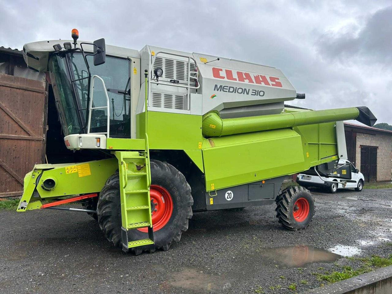 CLAAS Medion 310 - Obilný kombajn: obrázok 1 CLAAS Medion 310 - Obilný kombajn: obrázok 1