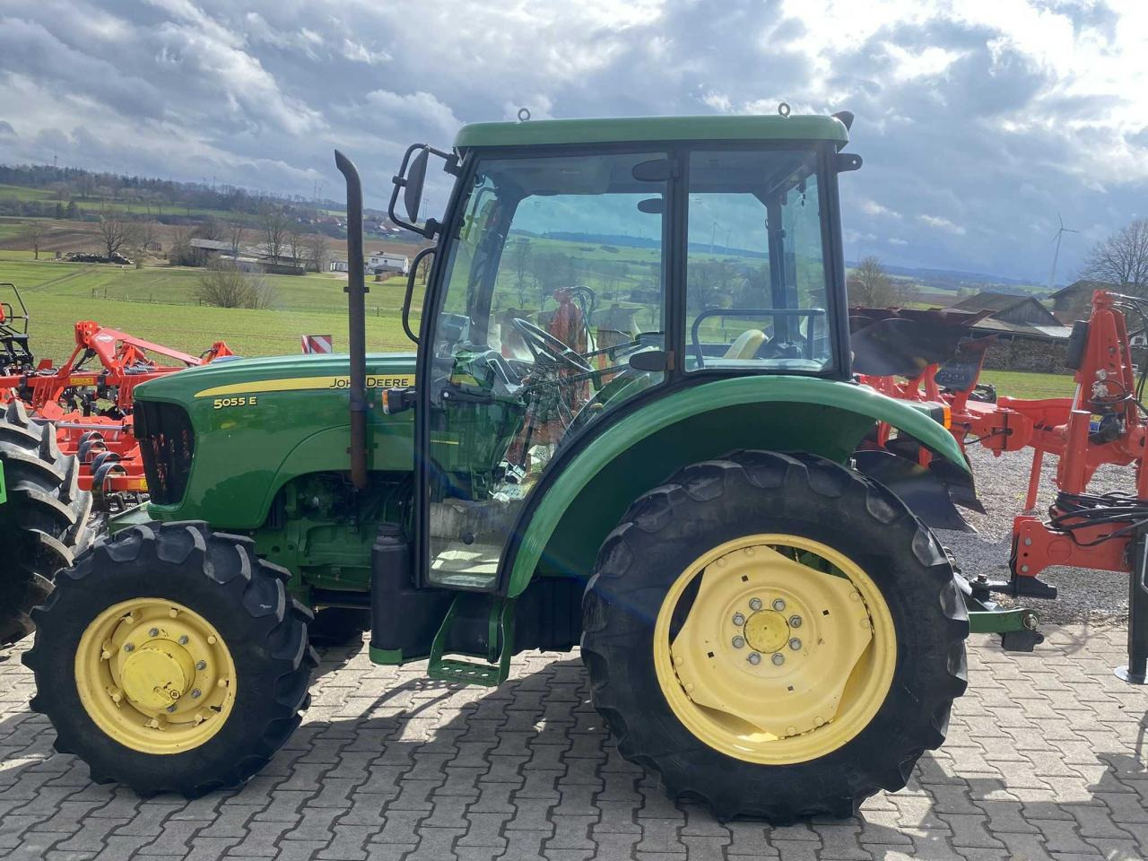 John Deere 5055E - Traktor: obrázok 3 John Deere 5055E - Traktor: obrázok 3