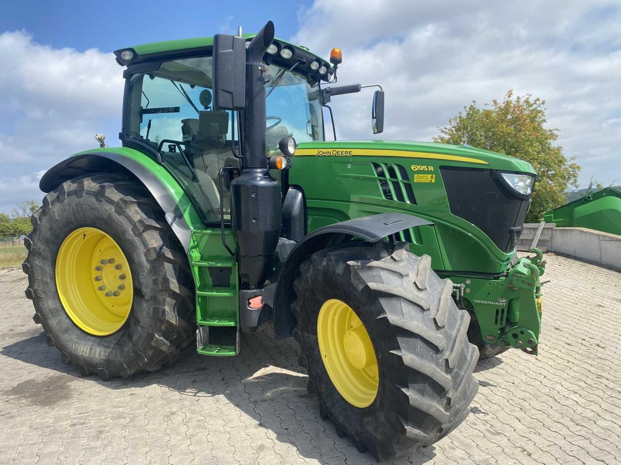 John Deere 6195R - Traktor: obrázok 2 John Deere 6195R - Traktor: obrázok 2