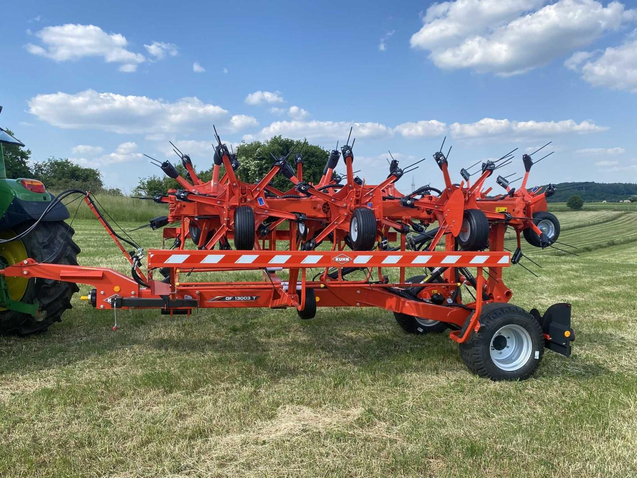 Kuhn GF13003T - Obracač sena: obrázok 2 Kuhn GF13003T - Obracač sena: obrázok 2