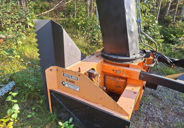 WestbjörnS2450 - Snehová fréza: obrázok 3 WestbjörnS2450 - Snehová fréza: obrázok 3