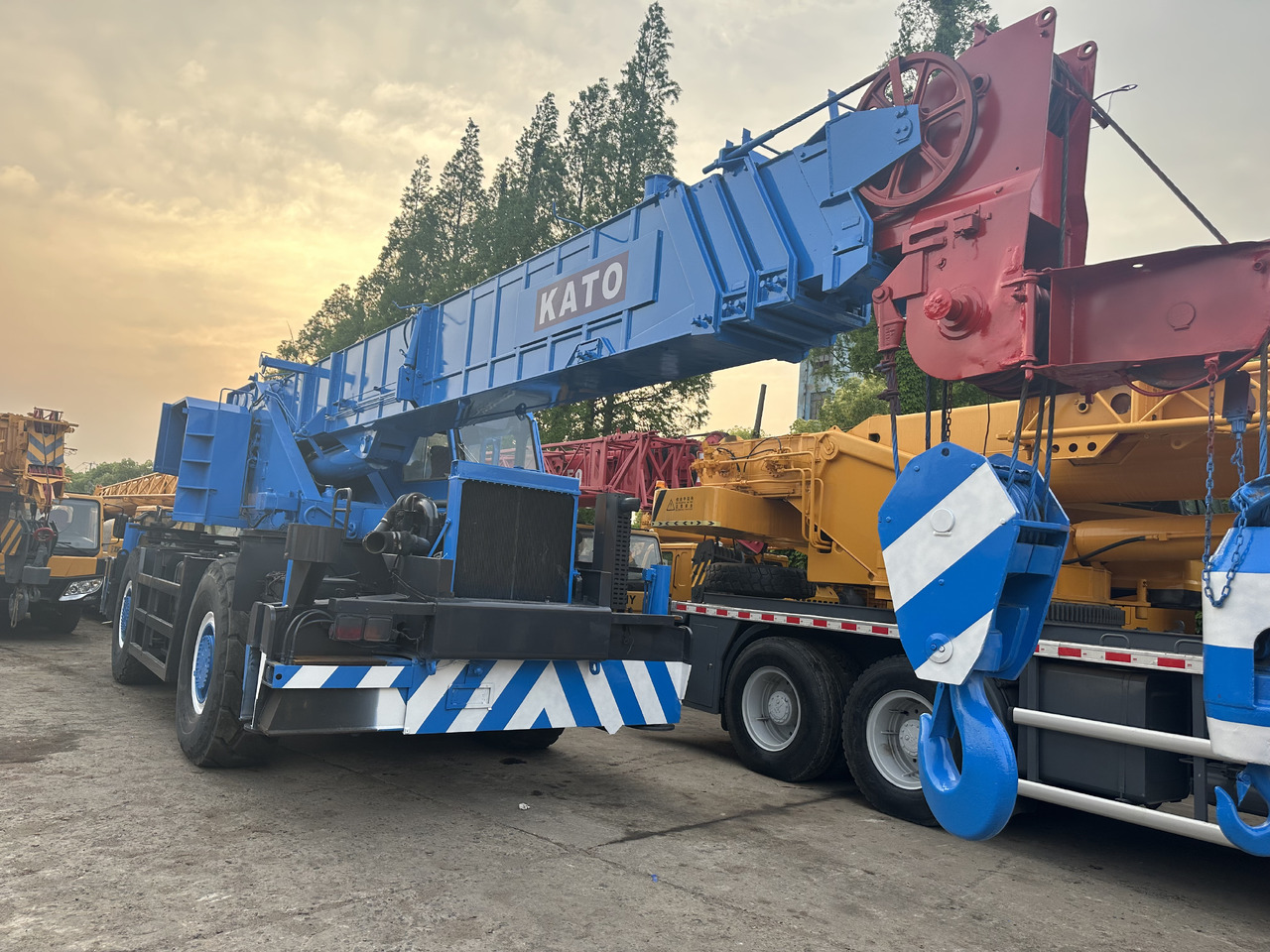 KATO KR500H SS500 KR50H 50 Ton rough terrain crane - Terénny žeriav: obrázok 1 KATO KR500H SS500 KR50H 50 Ton rough terrain crane - Terénny žeriav: obrázok 1