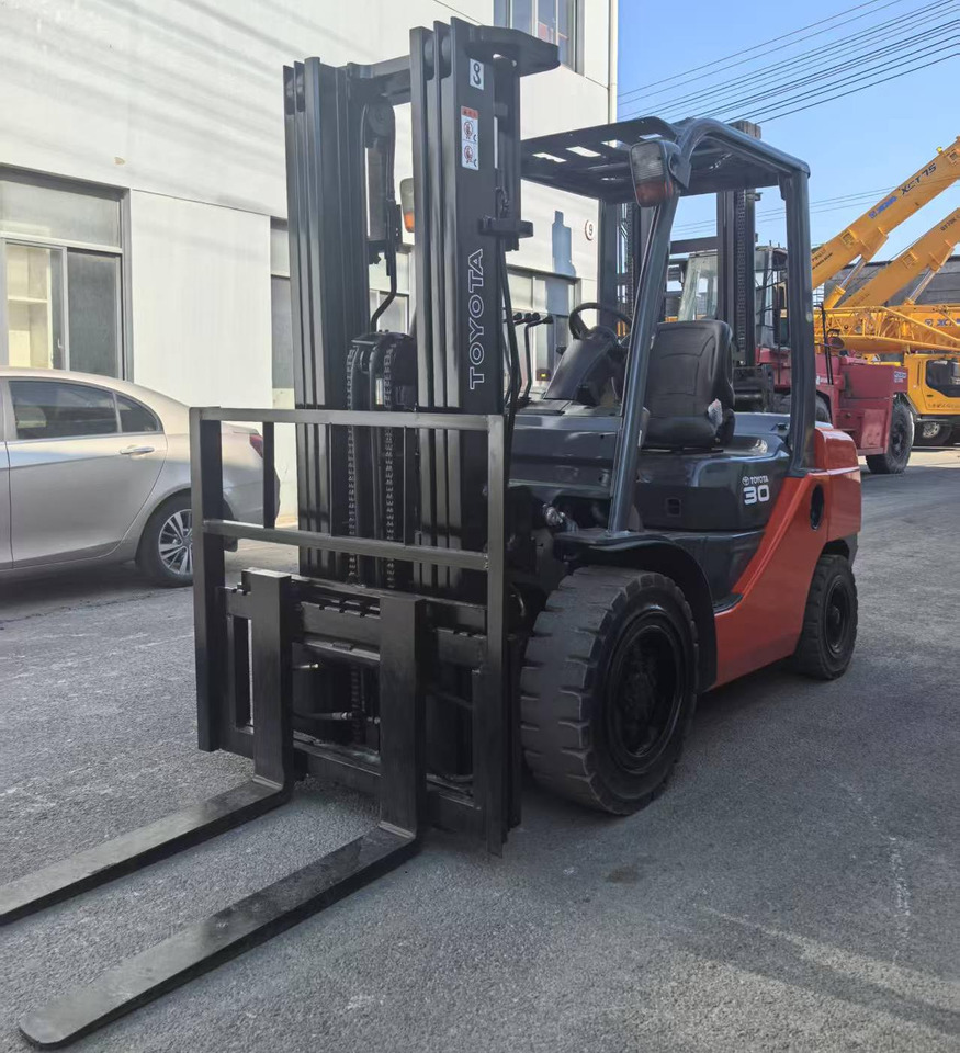 TOYOTA 8FD30 7FD30 FD50 FD100 Japan original 2.5ton 3Ton 3.5ton 5ton 7T 10t Used Diesel Forklift - Dieselový vysokozdvižný vozík: obrázok 3 TOYOTA 8FD30 7FD30 FD50 FD100 Japan original 2.5ton 3Ton 3.5ton 5ton 7T 10t Used Diesel Forklift - Dieselový vysokozdvižný vozík: obrázok 3