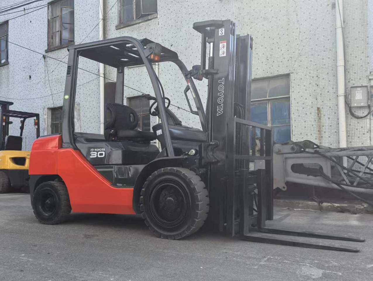 TOYOTA 8FD30 7FD30 FD50 FD100 Japan original 2.5ton 3Ton 3.5ton 5ton 7T 10t Used Diesel Forklift - Dieselový vysokozdvižný vozík: obrázok 1 TOYOTA 8FD30 7FD30 FD50 FD100 Japan original 2.5ton 3Ton 3.5ton 5ton 7T 10t Used Diesel Forklift - Dieselový vysokozdvižný vozík: obrázok 1