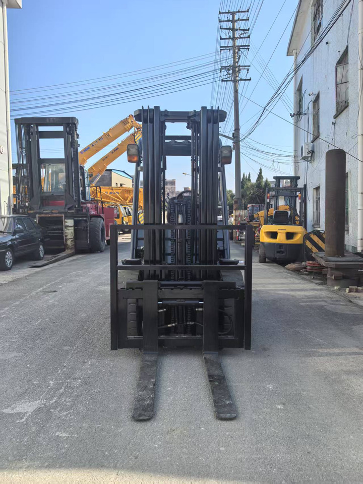 TOYOTA 8FD30 7FD30 FD50 FD100 Japan original 2.5ton 3Ton 3.5ton 5ton 7T 10t Used Diesel Forklift - Dieselový vysokozdvižný vozík: obrázok 4 TOYOTA 8FD30 7FD30 FD50 FD100 Japan original 2.5ton 3Ton 3.5ton 5ton 7T 10t Used Diesel Forklift - Dieselový vysokozdvižný vozík: obrázok 4