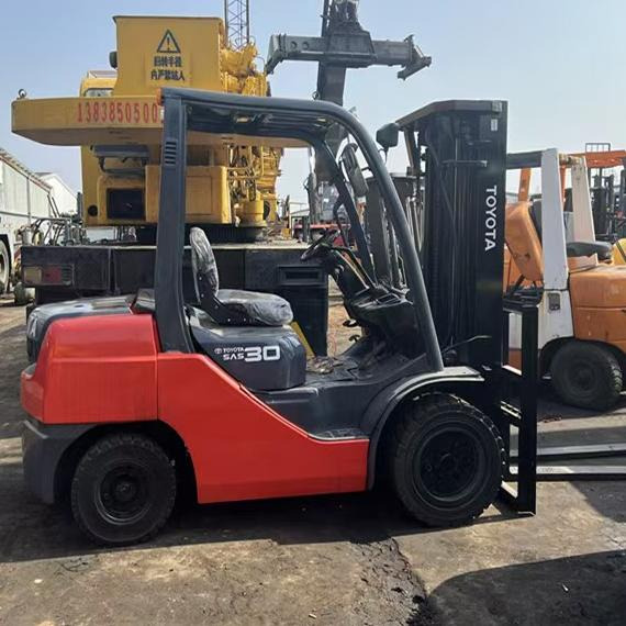 TOYOTA 8FD30 7FD30 FD50 FD100 Japan original 2.5ton 3Ton 3.5ton 5ton 7T 10t Used Diesel Forklift - Dieselový vysokozdvižný vozík: obrázok 2 TOYOTA 8FD30 7FD30 FD50 FD100 Japan original 2.5ton 3Ton 3.5ton 5ton 7T 10t Used Diesel Forklift - Dieselový vysokozdvižný vozík: obrázok 2