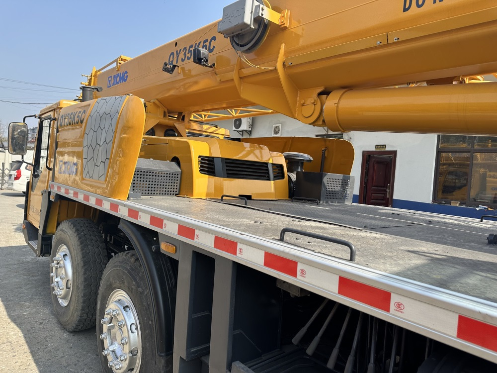XCMG QY35K xct35l5 qy35k5c 35 ton truck crane - Autožeriav: obrázok 4 XCMG QY35K xct35l5 qy35k5c 35 ton truck crane - Autožeriav: obrázok 4