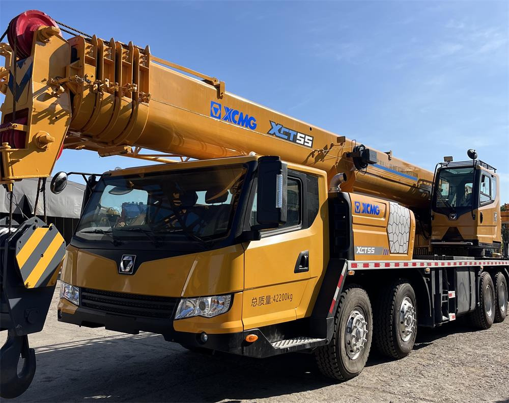 XCMG XCT55 XCT50 QY50KC QY50KA QY50K-II 25 ton 35 ton 40 ton 55 ton 50 ton 60 ton truck crane - Autožeriav: obrázok 1 XCMG XCT55 XCT50 QY50KC QY50KA QY50K-II 25 ton 35 ton 40 ton 55 ton 50 ton 60 ton truck crane - Autožeriav: obrázok 1