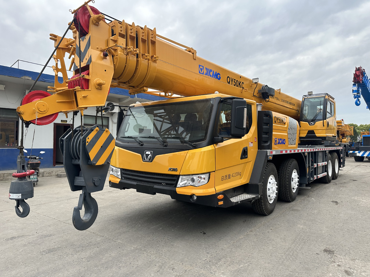 XCMG qy50kc xct55 qy55kc 50ton 55 ton 70 ton 85 ton 90 ton 100 ton 110 ton 130 ton truck crane - Autožeriav: obrázok 1 XCMG qy50kc xct55 qy55kc 50ton 55 ton 70 ton 85 ton 90 ton 100 ton 110 ton 130 ton truck crane - Autožeriav: obrázok 1
