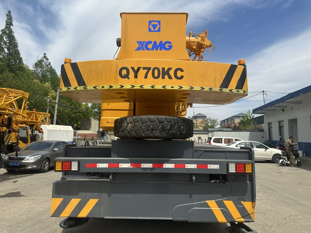 XCMG qy70kc xct75 qy75kc 70ton 75 ton 80 ton 85 ton 90 ton 100 ton 110 ton 130 ton truck crane - Autožeriav: obrázok 5 XCMG qy70kc xct75 qy75kc 70ton 75 ton 80 ton 85 ton 90 ton 100 ton 110 ton 130 ton truck crane - Autožeriav: obrázok 5