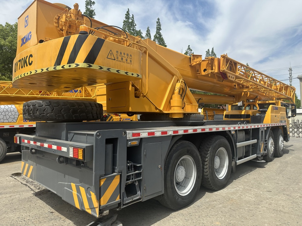 XCMG qy70kc xct75 qy75kc 70ton 75 ton 80 ton 85 ton 90 ton 100 ton 110 ton 130 ton truck crane - Autožeriav: obrázok 4 XCMG qy70kc xct75 qy75kc 70ton 75 ton 80 ton 85 ton 90 ton 100 ton 110 ton 130 ton truck crane - Autožeriav: obrázok 4
