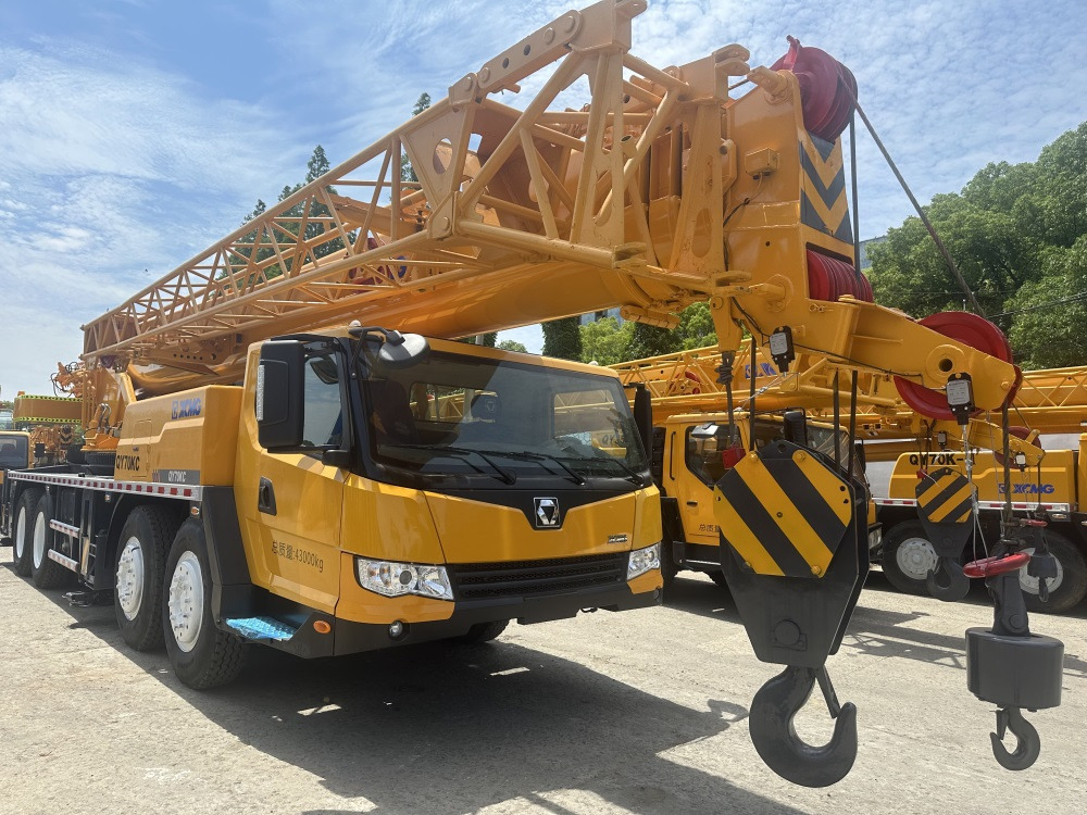 XCMG qy70kc xct75 qy75kc 75 ton truck crane - Autožeriav: obrázok 2 XCMG qy70kc xct75 qy75kc 75 ton truck crane - Autožeriav: obrázok 2