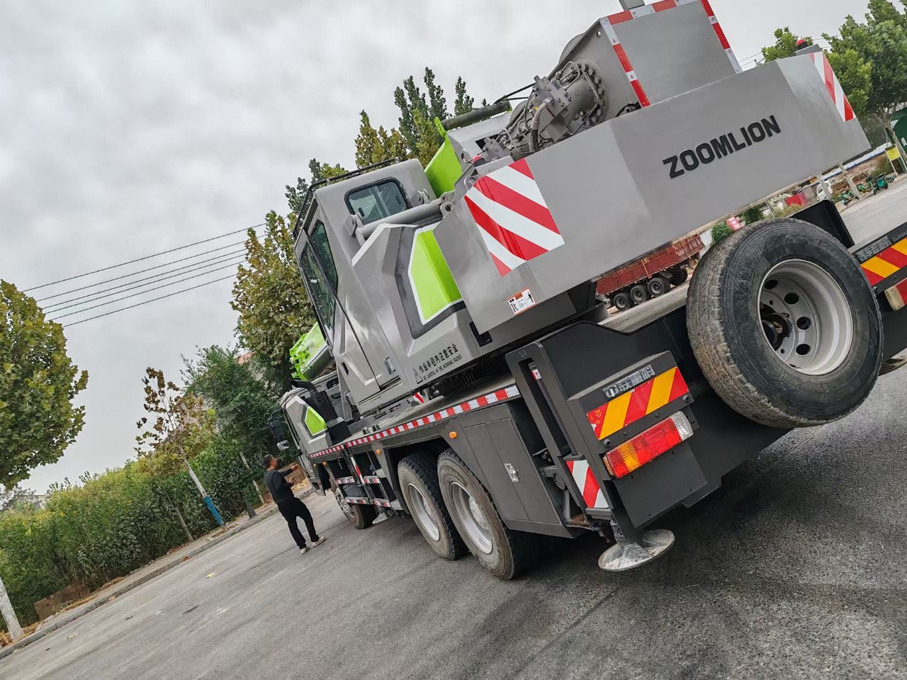 ZOOMLION ZTC251V 25 TON TRUCK CRANE - Autožeriav: obrázok 3 ZOOMLION ZTC251V 25 TON TRUCK CRANE - Autožeriav: obrázok 3