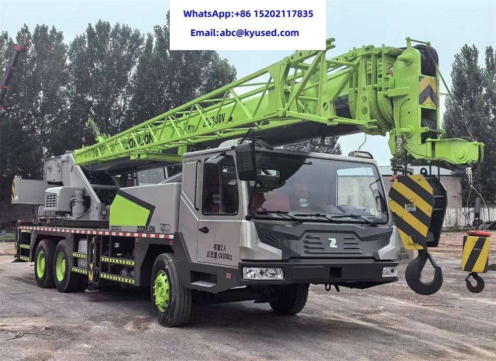 ZOOMLION ZTC300V 30ton - Autožeriav: obrázok 2 ZOOMLION ZTC300V 30ton - Autožeriav: obrázok 2