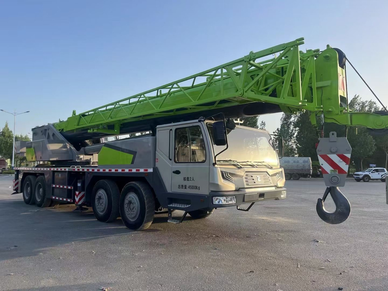 ZOOMLION ZTC700V 70 ton 80 ton ztc800v ztc1000v truck crane - Autožeriav: obrázok 2 ZOOMLION ZTC700V 70 ton 80 ton ztc800v ztc1000v truck crane - Autožeriav: obrázok 2
