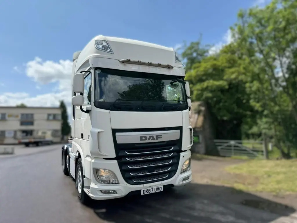 DAF XF 105 - Ťahač: obrázok 1 DAF XF 105 - Ťahač: obrázok 1
