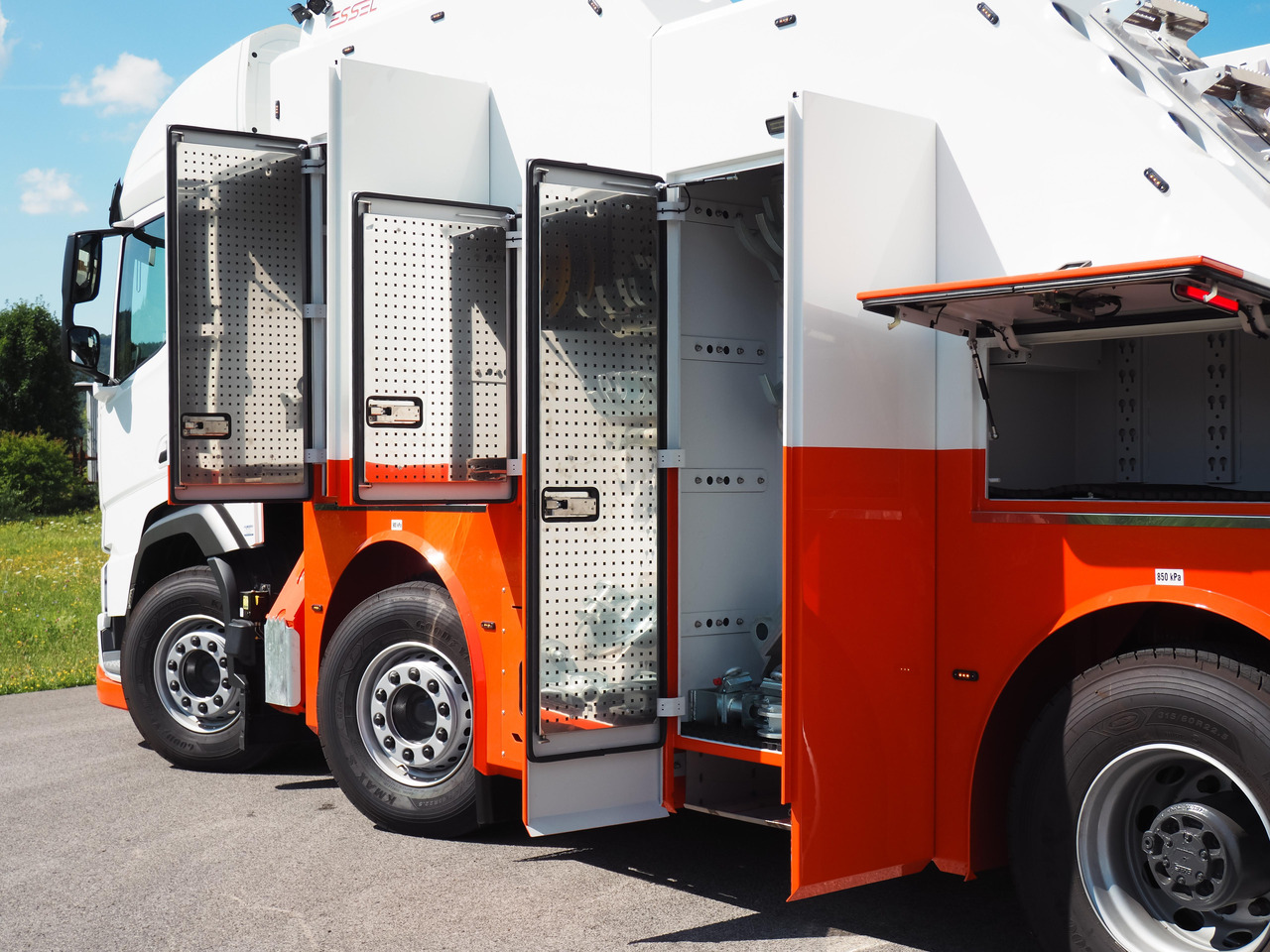 DAF530 FAD 8x4 T-REX 5- winches WHITE RHD - Odťahovy voz: obrázok 3 DAF530 FAD 8x4 T-REX 5- winches WHITE RHD - Odťahovy voz: obrázok 3