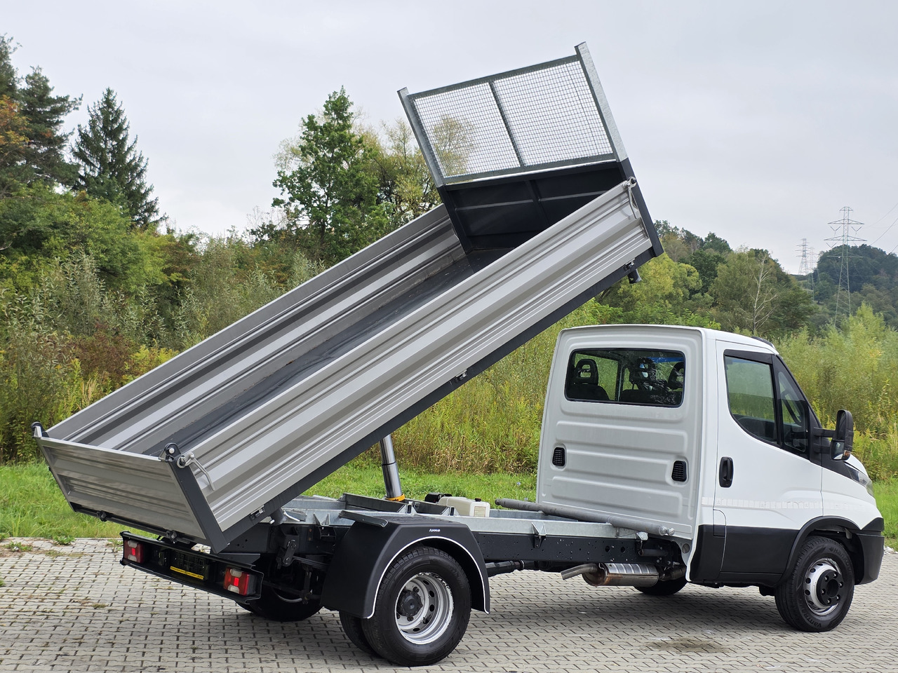 IVECO Daily 70c-17 Wywrotka 3.80 M ! Kiper 3-Stronny ! Klima ! 3.0 HPI * 170 Hp ! Super Stan ! Z Włoch ! - Dodávka sklápač: obrázok 5 IVECO Daily 70c-17 Wywrotka 3.80 M ! Kiper 3-Stronny ! Klima ! 3.0 HPI * 170 Hp ! Super Stan ! Z Włoch ! - Dodávka sklápač: obrázok 5