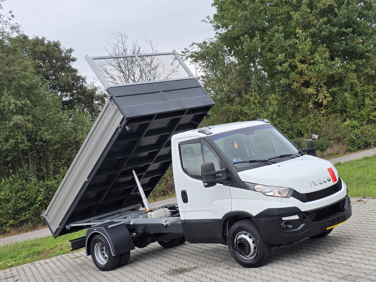 IVECO Daily 70c-17 Wywrotka 3.80 M ! Kiper 3-Stronny ! Klima ! 3.0 HPI * 170 Hp ! Super Stan ! Z Włoch ! - Dodávka sklápač: obrázok 2 IVECO Daily 70c-17 Wywrotka 3.80 M ! Kiper 3-Stronny ! Klima ! 3.0 HPI * 170 Hp ! Super Stan ! Z Włoch ! - Dodávka sklápač: obrázok 2