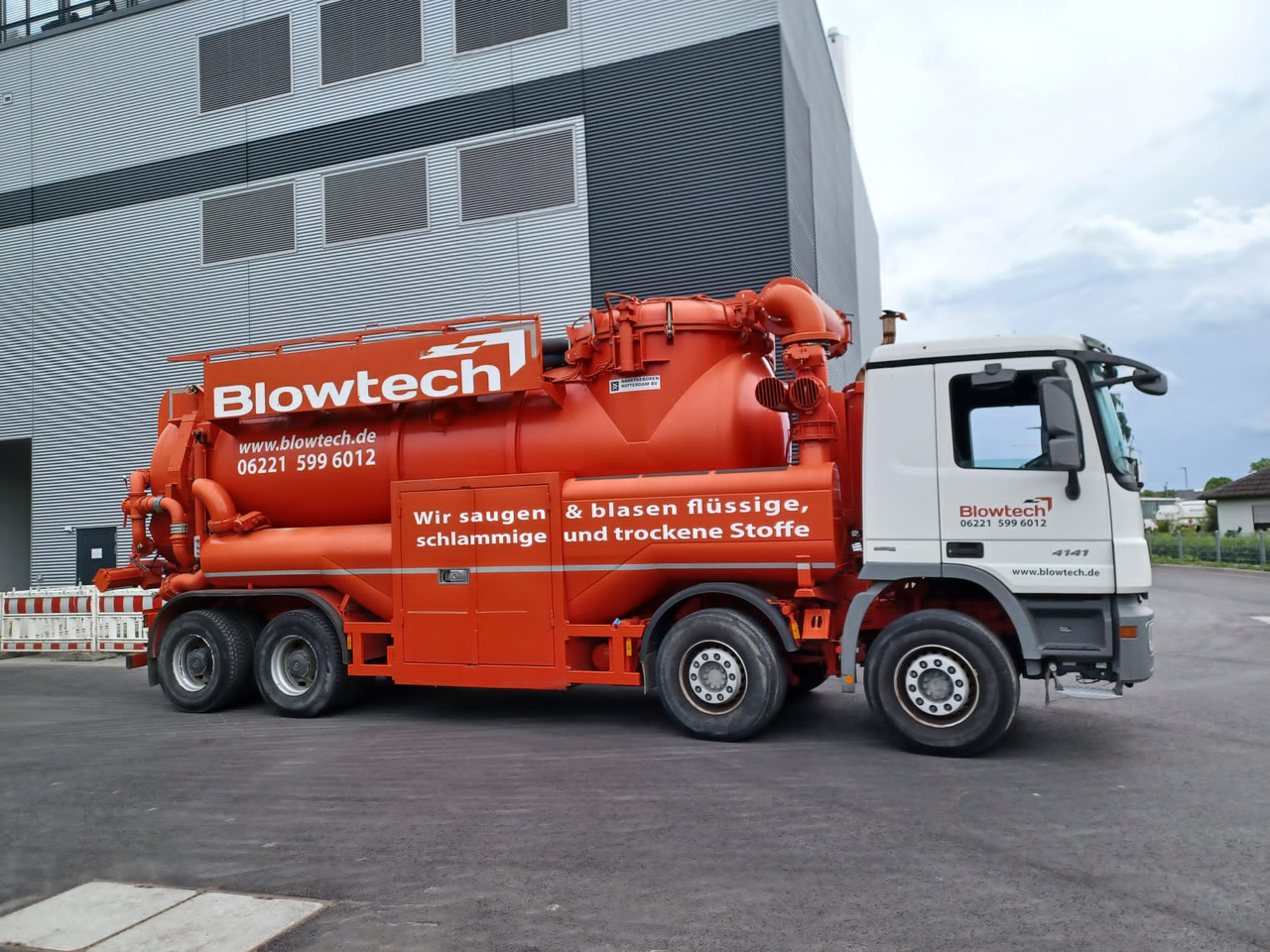 MERCEDES-BENZ Naaktgeboren Vacu-Press 8000 High-Lift V2A less km+hours! - Fekálne vozidlo: obrázok 1 MERCEDES-BENZ Naaktgeboren Vacu-Press 8000 High-Lift V2A less km+hours! - Fekálne vozidlo: obrázok 1