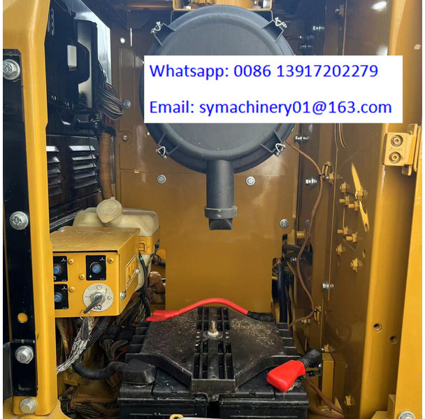 Caterpillar 320D2L - Pásové rýpadlo: obrázok 4 Caterpillar 320D2L - Pásové rýpadlo: obrázok 4