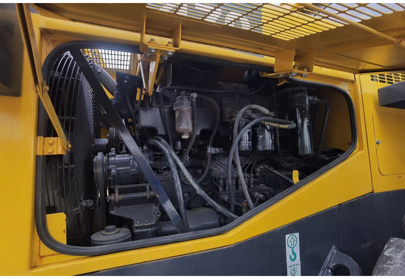 Komatsu WA470 - Kolesový nakladač: obrázok 2 Komatsu WA470 - Kolesový nakladač: obrázok 2