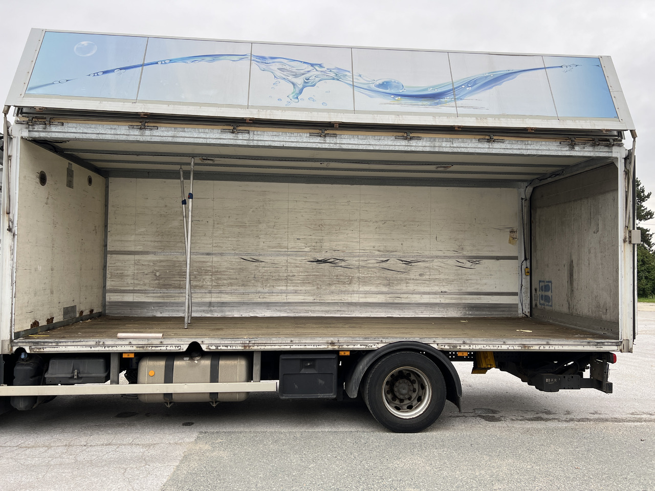 MERCEDES-BENZ ANTOS 18.30 L automatische Seitenladung | LBW | Klima | Tempomat - Přepravník nápojů: obrázok 5 MERCEDES-BENZ ANTOS 18.30 L automatische Seitenladung | LBW | Klima | Tempomat - Přepravník nápojů: obrázok 5