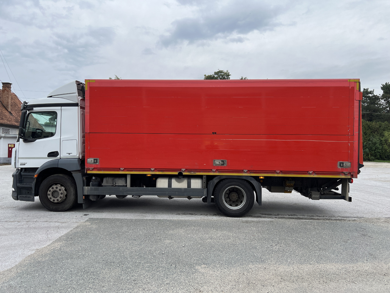 MERCEDES-BENZ ANTOS 1832 Getränkw. LBW | Klima | EURO 6 - Přepravník nápojů: obrázok 3 MERCEDES-BENZ ANTOS 1832 Getränkw. LBW | Klima | EURO 6 - Přepravník nápojů: obrázok 3