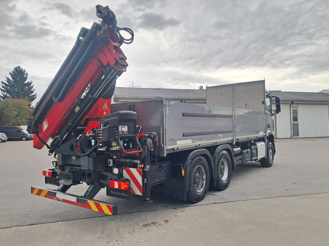 MERCEDES-BENZ AROCS 28.51 | 6x4| Retarder |Kran |Klima | Euro 6 - Valníkový/ Plošinový nákladný automobil, Auto s hydraulickou rukou: obrázok 3 MERCEDES-BENZ AROCS 28.51 | 6x4| Retarder |Kran |Klima | Euro 6 - Valníkový/ Plošinový nákladný automobil, Auto s hydraulickou rukou: obrázok 3
