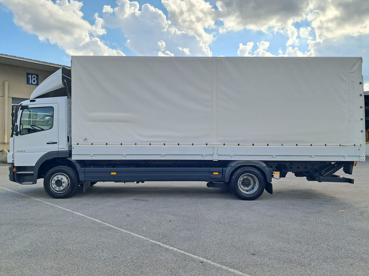 MERCEDES-BENZ ATEGO 12 24 Plane LBW | Klima | Schaltgetriebe - Plachtové nákladné vozidlo: obrázok 4 MERCEDES-BENZ ATEGO 12 24 Plane LBW | Klima | Schaltgetriebe - Plachtové nákladné vozidlo: obrázok 4