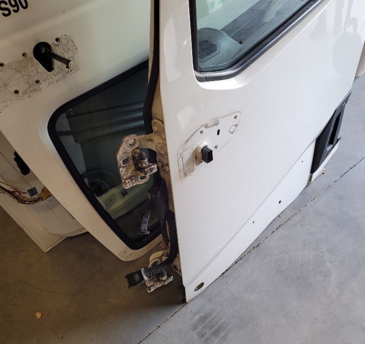 DRZWI LEWE RENAULT RANGE T GAMA - Dvere a diely pre Nákladné auto: obrázok 3 DRZWI LEWE RENAULT RANGE T GAMA - Dvere a diely pre Nákladné auto: obrázok 3