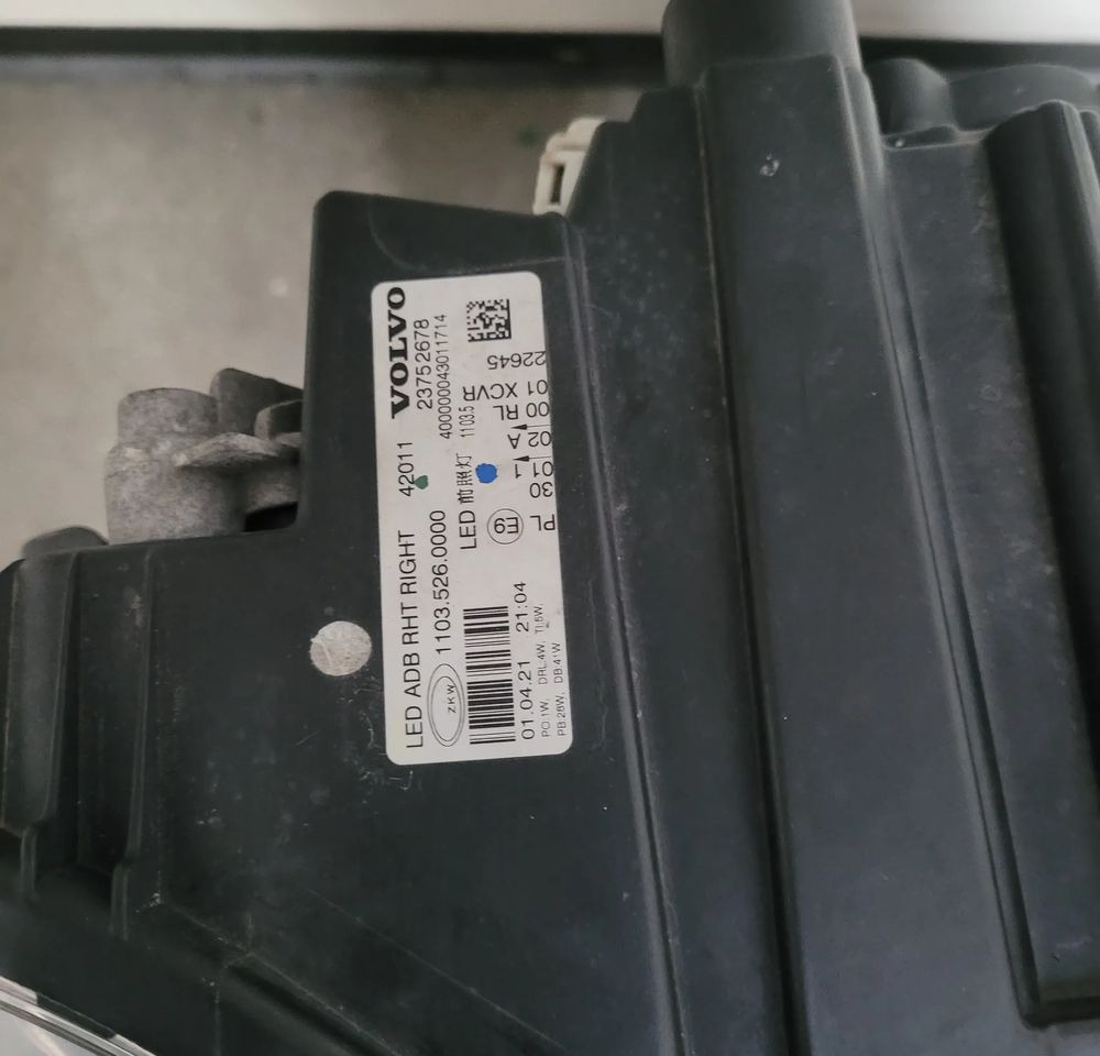 LAMPA LED RH. VOLVO FH5 23752678 ORYGINAŁ CHWALIM116 - Svetlo/ Osvetlenia pre Nákladné auto: obrázok 4 LAMPA LED RH. VOLVO FH5 23752678 ORYGINAŁ CHWALIM116 - Svetlo/ Osvetlenia pre Nákladné auto: obrázok 4
