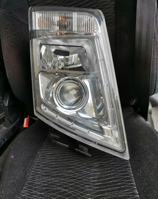LAMPA XENON VOLVO FH 13 ORYGINAŁ PRAWA - Svetlomety pre Nákladné auto: obrázok 1 LAMPA XENON VOLVO FH 13 ORYGINAŁ PRAWA - Svetlomety pre Nákladné auto: obrázok 1