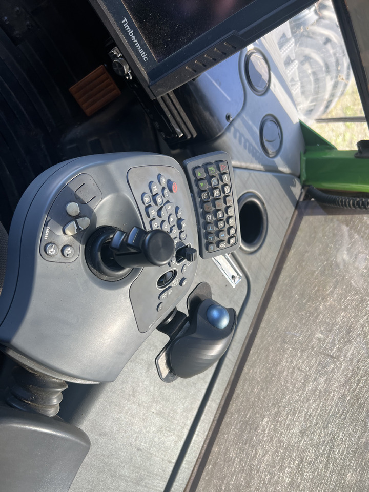 Lesnícky harvestor JOHN DEERE 1270E: obrázok 11 Lesnícky harvestor JOHN DEERE 1270E: obrázok 11