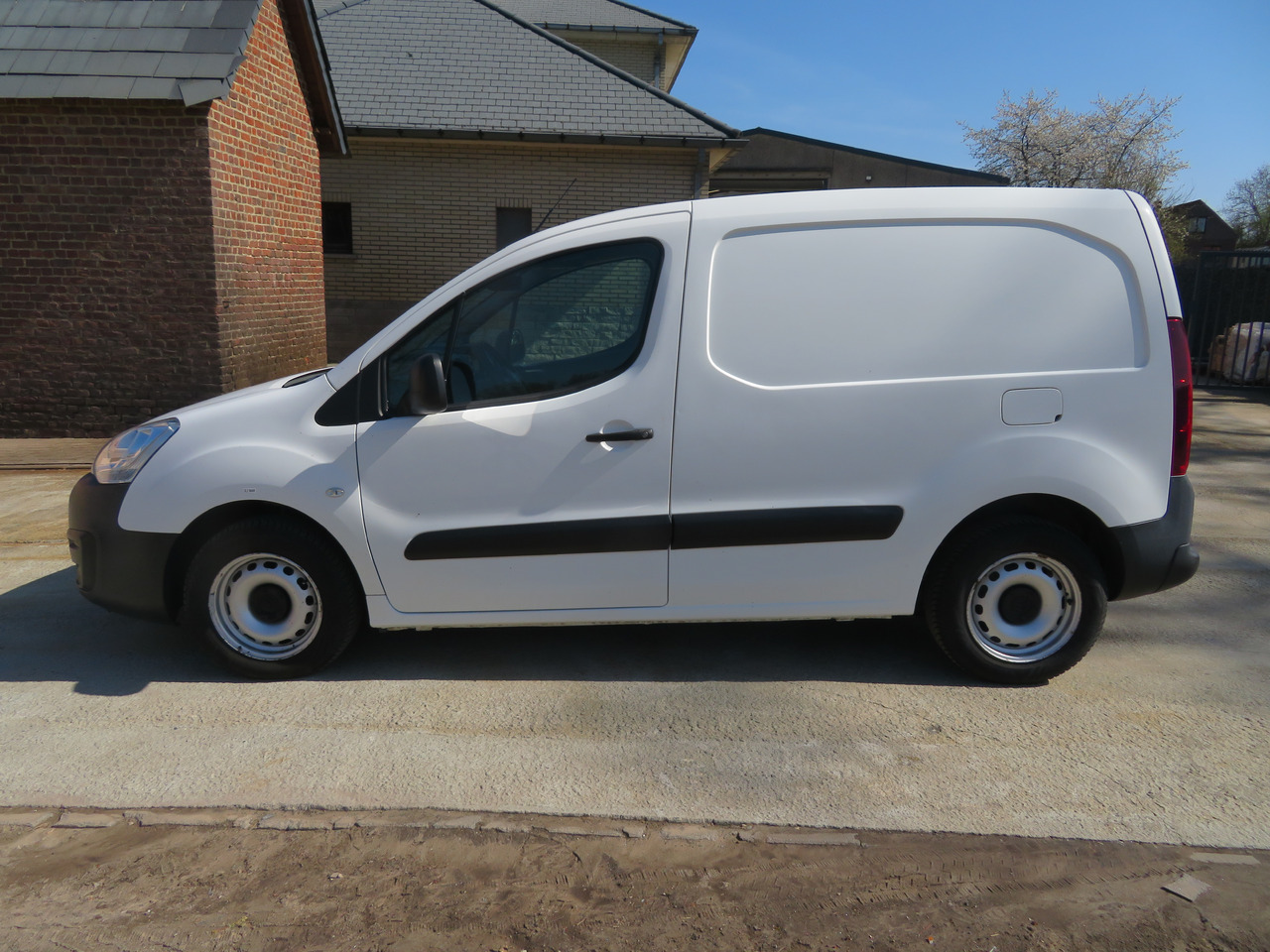 CITROËN Berlingo 1.6 BlueHDi CLUB - Furgon: obrázok 4 CITROËN Berlingo 1.6 BlueHDi CLUB - Furgon: obrázok 4