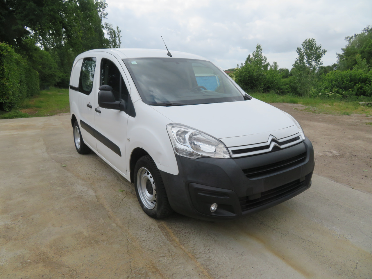 CITROËN Berlingo 1.6 BlueHDi CLUB - Furgon: obrázok 1 CITROËN Berlingo 1.6 BlueHDi CLUB - Furgon: obrázok 1
