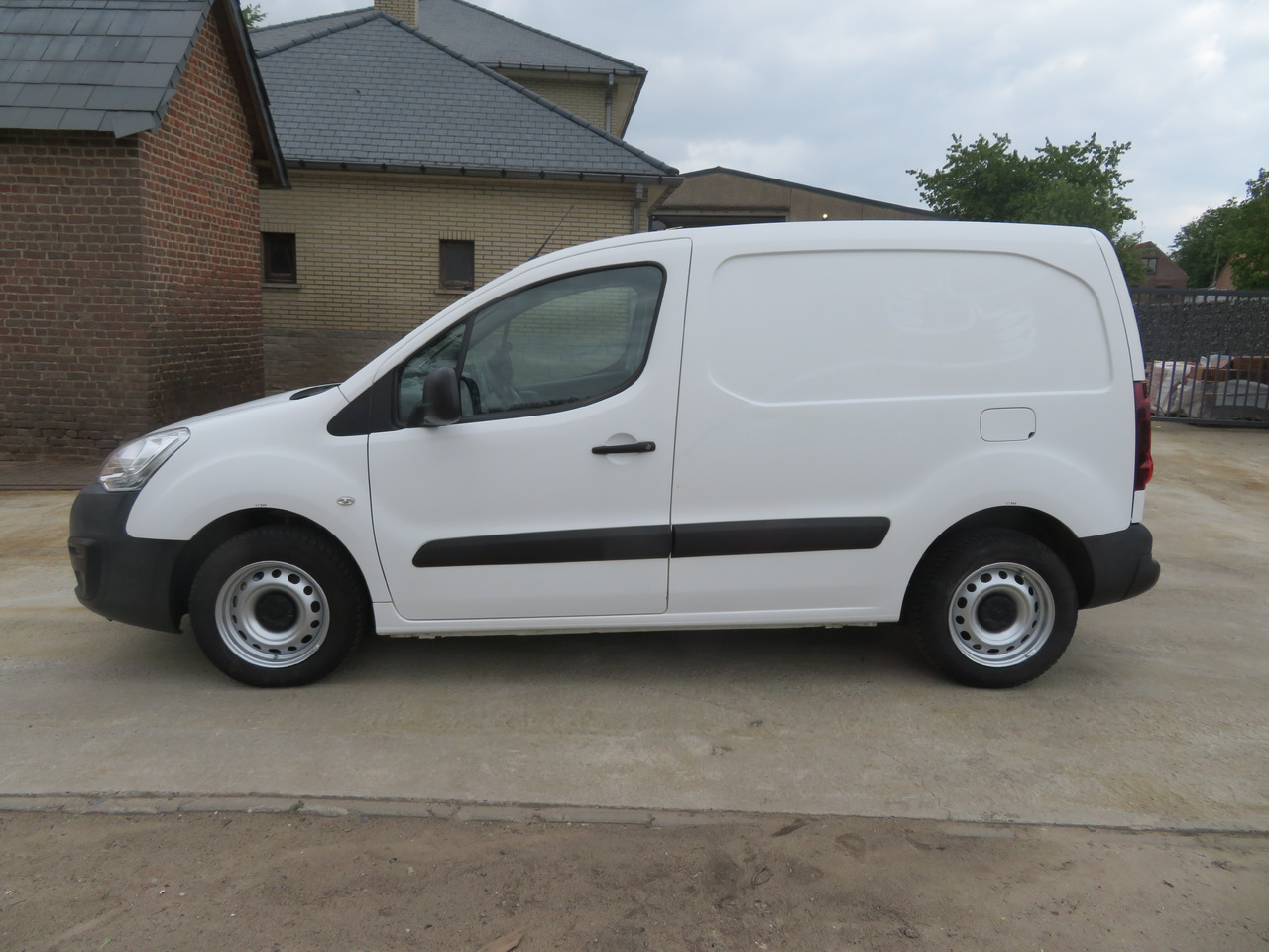 CITROËN Berlingo 1.6 BlueHDi CLUB - Furgon: obrázok 4 CITROËN Berlingo 1.6 BlueHDi CLUB - Furgon: obrázok 4
