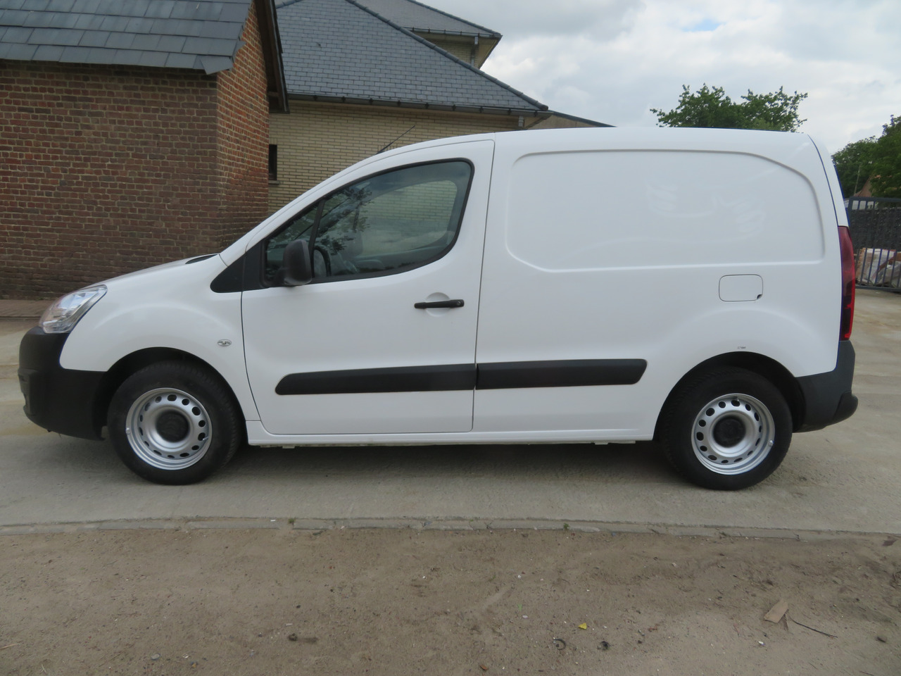 CITROËN Berlingo 1.6 BlueHDi CLUB - Furgon: obrázok 4 CITROËN Berlingo 1.6 BlueHDi CLUB - Furgon: obrázok 4
