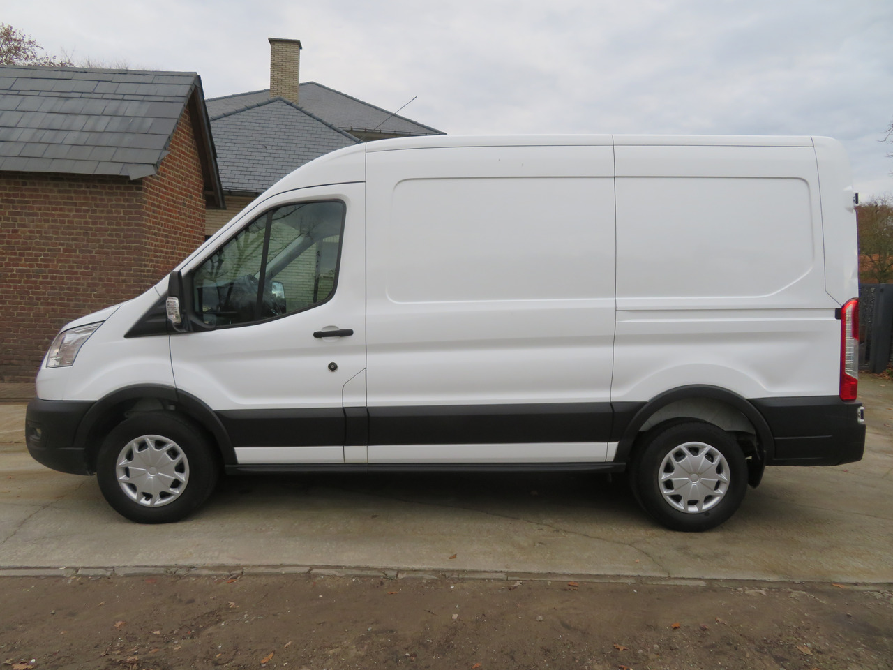 Ford Transit 2.0TDCi TREND - L2H2 - Furgon: obrázok 4 Ford Transit 2.0TDCi TREND - L2H2 - Furgon: obrázok 4