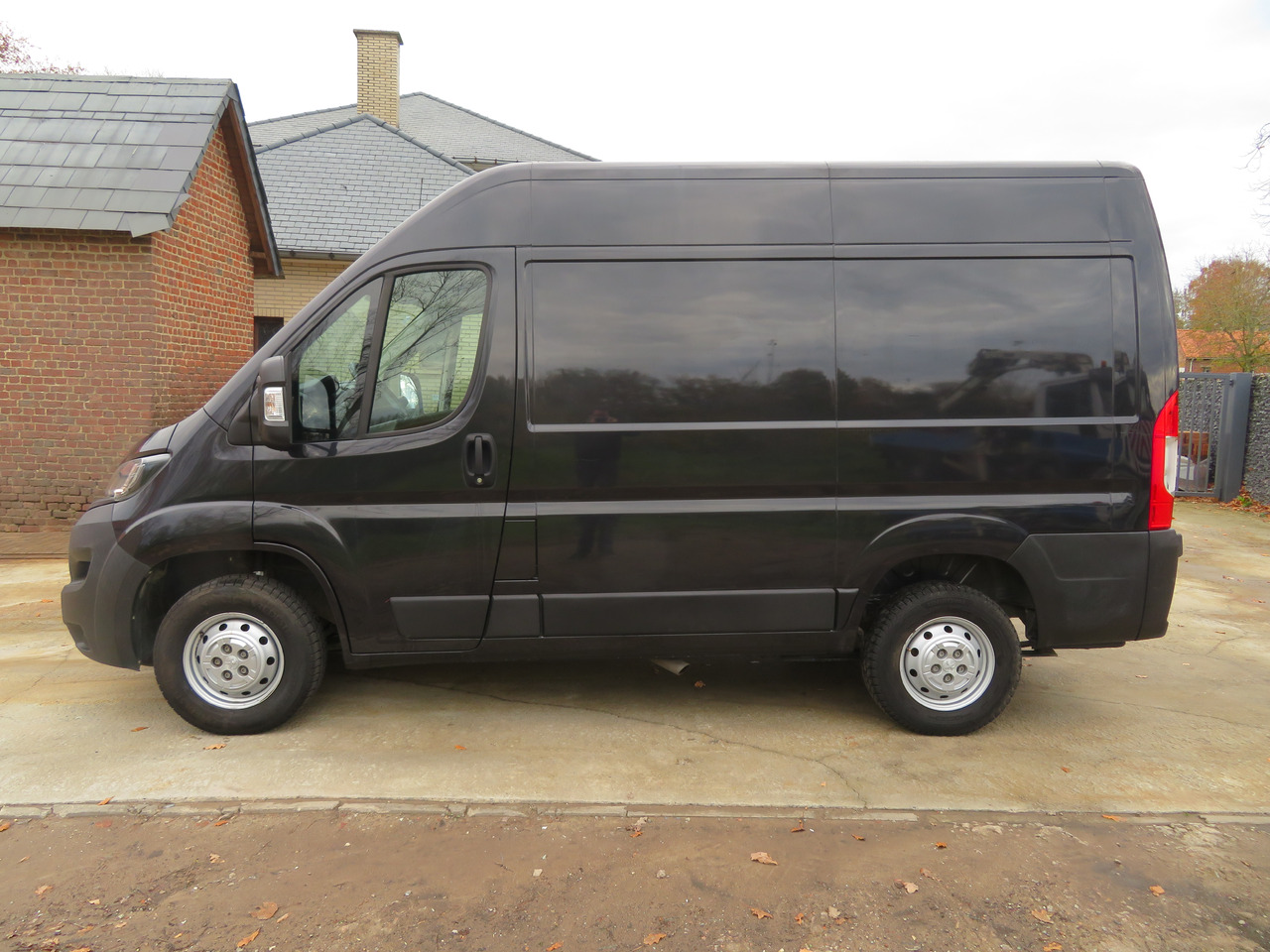 Peugeot Boxer 2.2 BlueHDI L1H2 premium - Malá dodávka: obrázok 4 Peugeot Boxer 2.2 BlueHDI L1H2 premium - Malá dodávka: obrázok 4