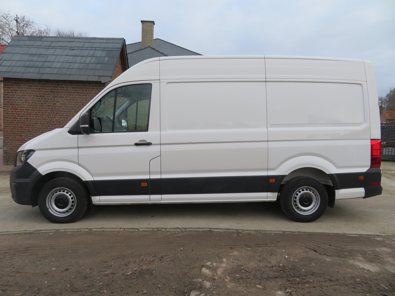 Volkswagen Crafter 2.0 CR TDi L3H3 - Furgon: obrázok 4 Volkswagen Crafter 2.0 CR TDi L3H3 - Furgon: obrázok 4