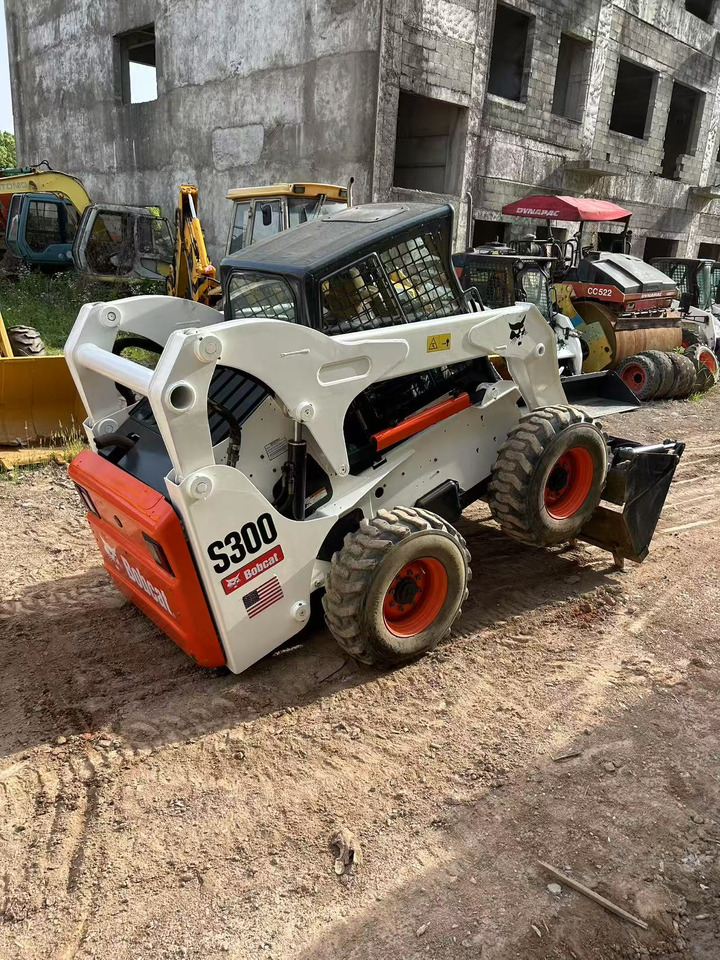 BOBCAT BOBCAT Skid Steer Loader S300 - Šmykom riadený nakladač: obrázok 3 BOBCAT BOBCAT Skid Steer Loader S300 - Šmykom riadený nakladač: obrázok 3