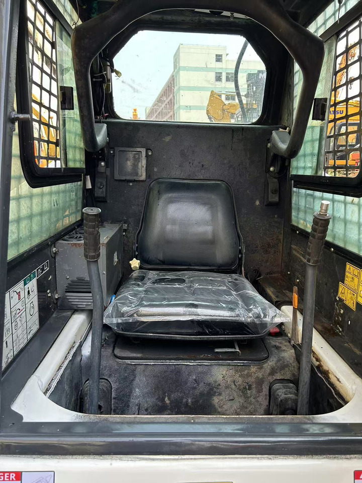 BOBCAT Skid Steer Loader S130 - Šmykom riadený nakladač: obrázok 5 BOBCAT Skid Steer Loader S130 - Šmykom riadený nakladač: obrázok 5