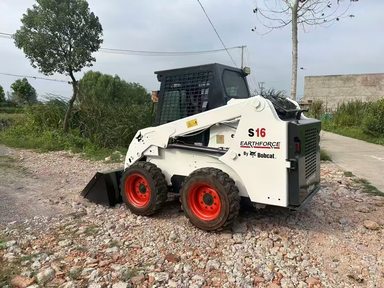 BOBCAT Skid Steer Loader S16 - Šmykom riadený nakladač: obrázok 4 BOBCAT Skid Steer Loader S16 - Šmykom riadený nakladač: obrázok 4