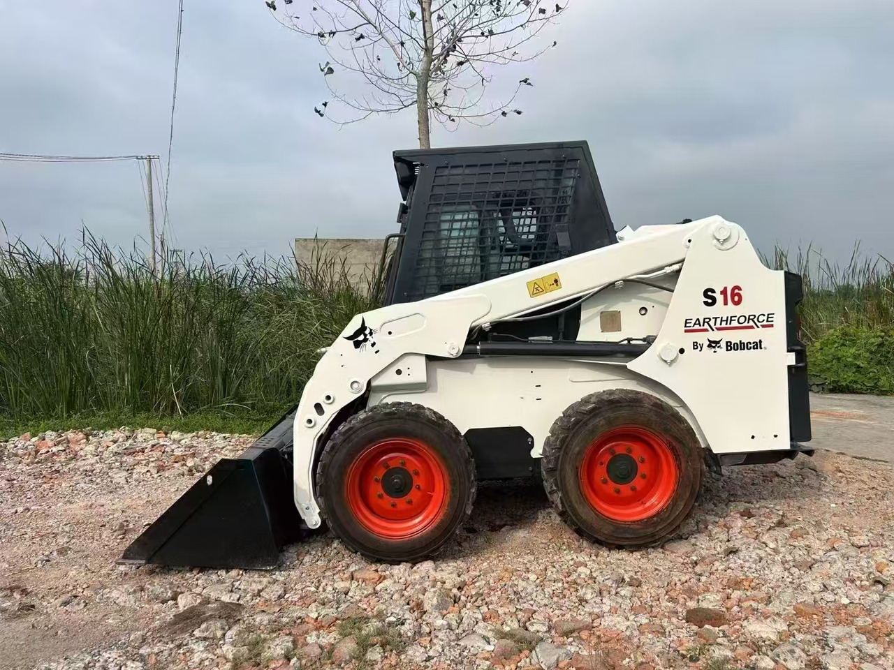 BOBCAT Skid Steer Loader S16 - Šmykom riadený nakladač: obrázok 3 BOBCAT Skid Steer Loader S16 - Šmykom riadený nakladač: obrázok 3