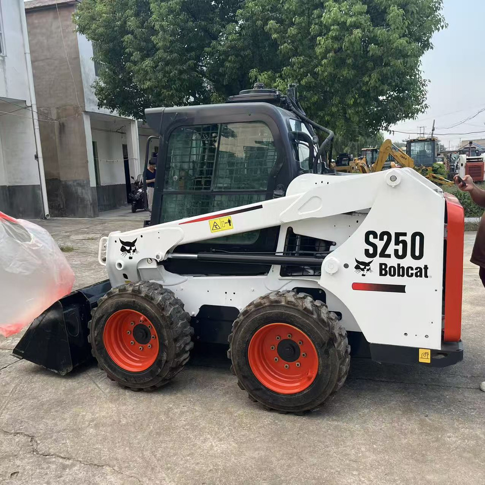 BOBCAT Skid Steer Loader S250 New Condition Hours True - Šmykom riadený nakladač: obrázok 3 BOBCAT Skid Steer Loader S250 New Condition Hours True - Šmykom riadený nakladač: obrázok 3