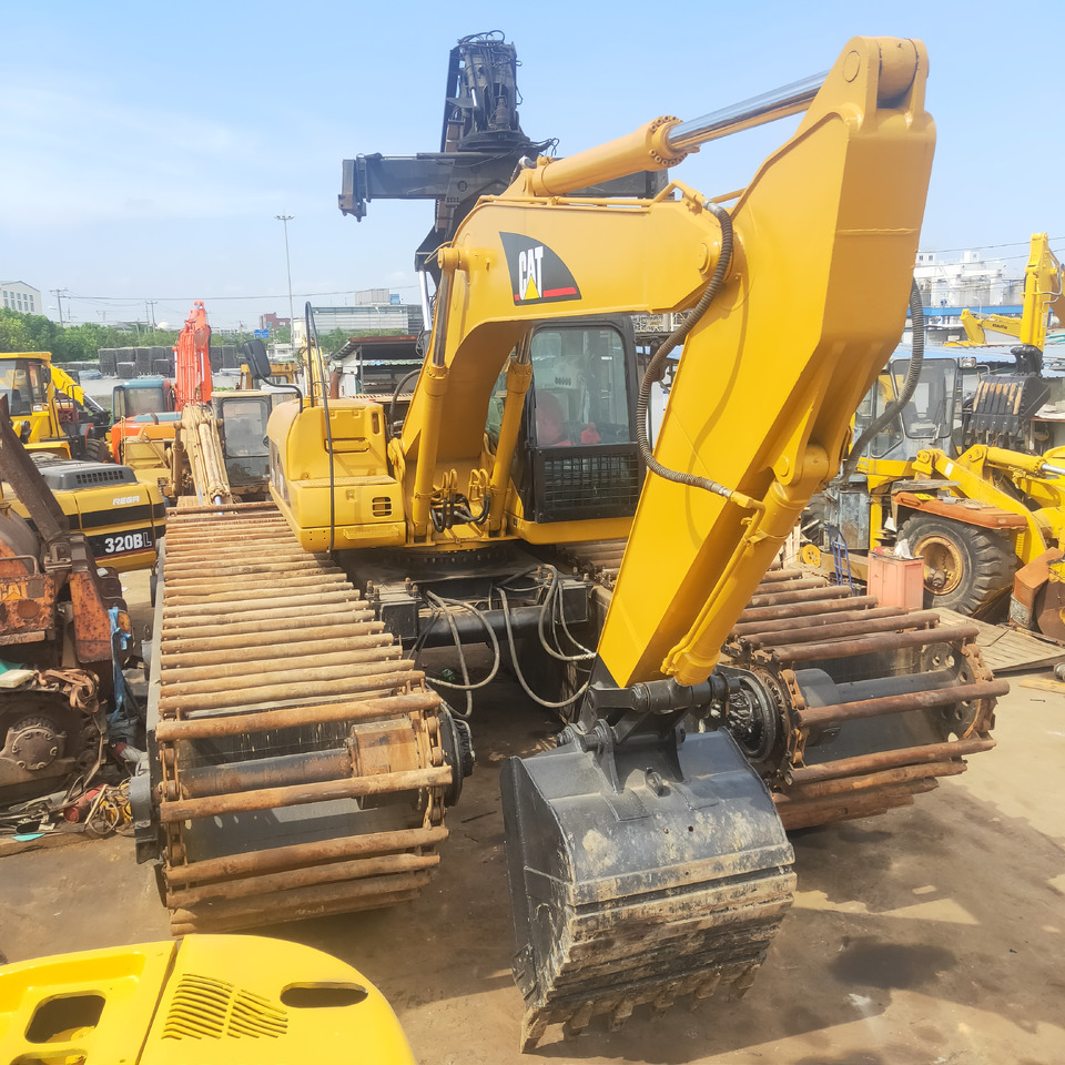 CATERPILLAR 320C - Pásové rýpadlo: obrázok 1 CATERPILLAR 320C - Pásové rýpadlo: obrázok 1